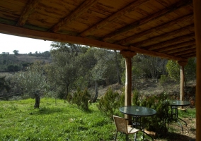 Mobilario de jardín en la terraza de la vivienda