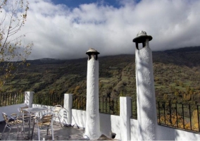 Vistas de la terraza con chimeneas