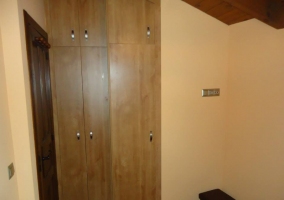 Aseo con lavabo y espejo
