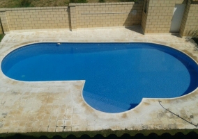 Con gran piscina