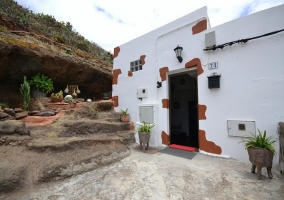 Exterior de la casa en blanco