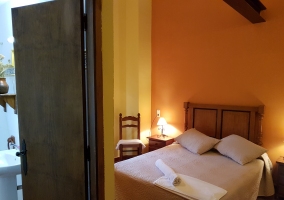 Dormitorio doble con baño 1