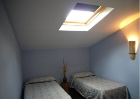 Dormitorio 4 pax abuhardillada 2