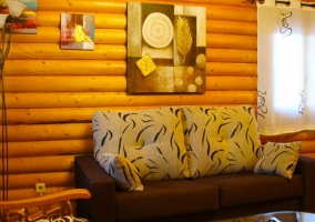 Sala de estar con sofá cama