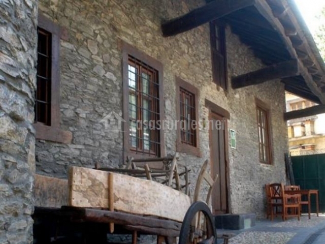 patio interior decorado el mayorazo el caponeiro en cangas de narcea asturias patio interior decorado el mayorazo el caponeiro en cangas de narcea asturias