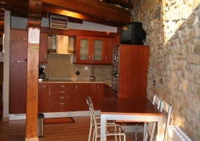 Cocina plenamente amueblada