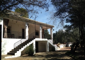 Acceso a la vivienda con escaleras