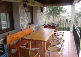 Fachada de la casa con piscina