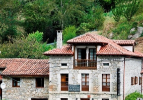 fachada casa rural