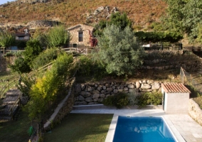 Amplia piscina en nuestra vivienda