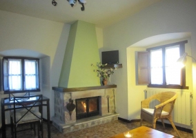 Sala de estar con chimenea
