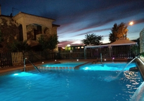 piscina de noche