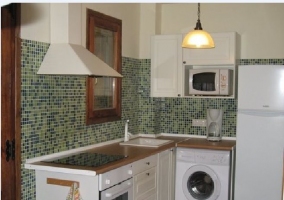 Cocina en gresite y blanco