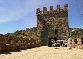 Acceso al castillo con jardines