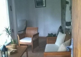 Sala de estar con mirador frente a los muebles