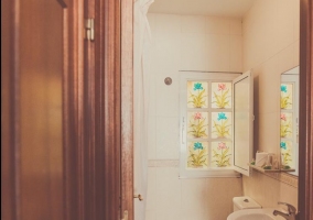 Habitación individual con baño compartido