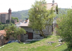 Casa con amplio jardín