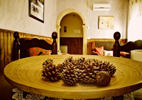 Dormitorio de la casa rural con cuarto de baño en el interior