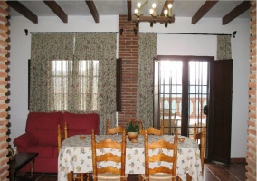 Salón comedor con salida a la terraza