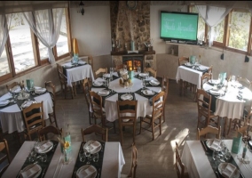 Restaurante con televisión