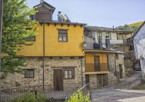 Terraza con mobiliario
