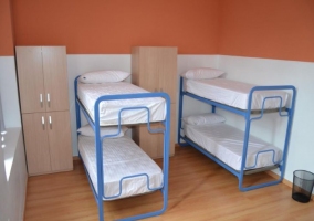 Dormitorio para 4 con su aseo