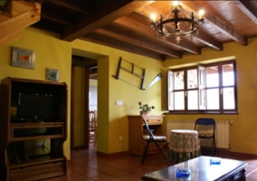 Cocina comedor de la casa con mueble en blanco