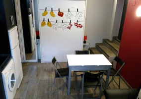 Cocina con mesa