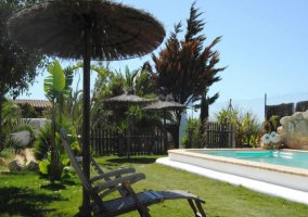 Piscina con escaleras de entrada