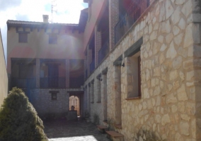 Patio interior con balcones