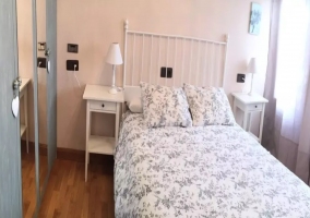 Dormitorio con 2 camas individuales