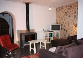 Sala de estar con la chimenea