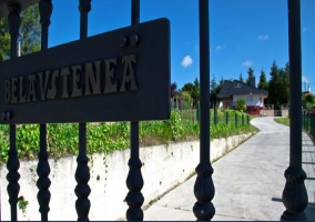 Enterada vallada a la casa rural alavesa