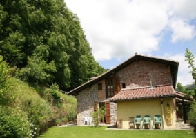 Vista de la casa desde el jardín