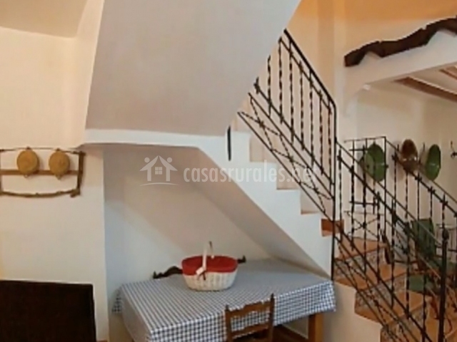 Casa de encarnacionica en las yeseras (villanueva del rio segura ... Escaleras en comedor