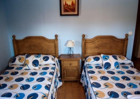 Dormitorio con camas individuales