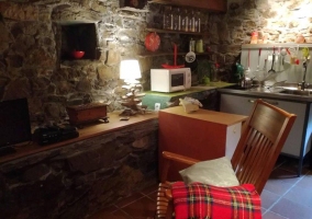 Sala de estar con la chimenea