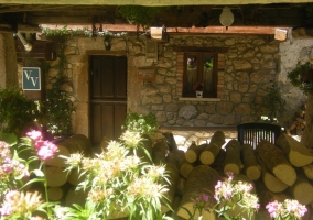 Vistas de las zonas del patio empedrado