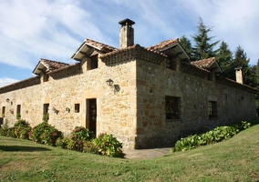 Sala de de estar con ventanas