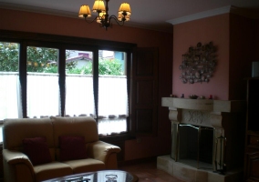 Cocina comedor con muebles de madera.JPG