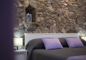 Dormitorio de matrimonio con cojines