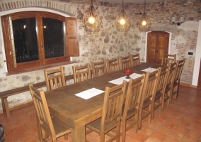 Cocina de la casa con encimera en color blanco