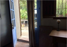 Acceso al interior de la casa rural