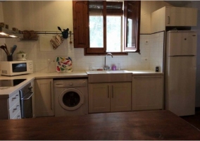 Cocina de la casa en la primera planta con electrodomésticos