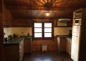 Cocina en madera de la casa