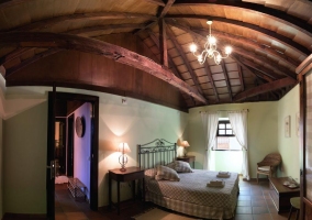 Dormitorio matrimonio baño compartido