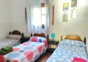 Dormitorio triple con sus camas individuales