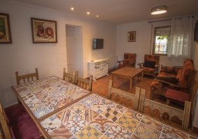 Sala de estar con zona de comedor