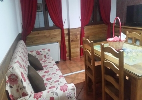 Todos los sofás son convertibles en cama para aumentan la capacidad del alojamiento