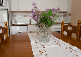 Cocina, comedor y sala de estar se dividen dentro de la misma estancia